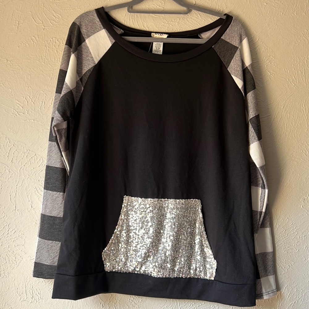 Black and White Plaid with Sequin Pocket Pullover